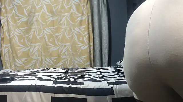 SEXYHUGEASS21 online show from July 2026 04:24:01 PM