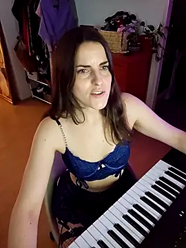 BelleFelicitas online show from November 2025 06:10:01 PM