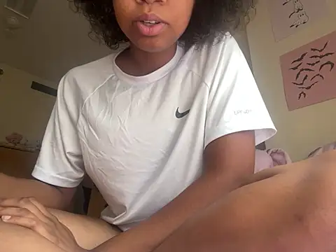 luvrgrllani online show from September 2025 08:30:01 PM