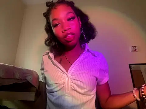 luvrgrllani online show from September 2025 08:54:02 PM