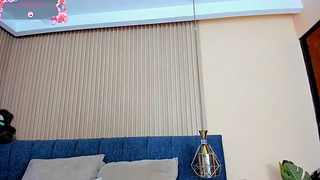 Snapshot of angel_ponce chatting on November 2025 07:37:01 PM angel ponce online show from November 2025 07:37:01 PM