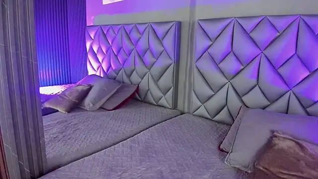 Kitty Dollyy online show from November 2025 08:19:02 PM