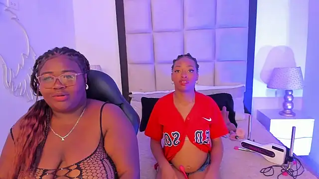 ElisabettaMonroy online show from December 2025 04:02:02 PM