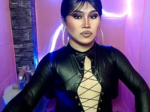 pretty lassy online show from November 2025 03:44:01 PM