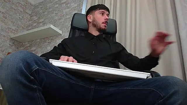 JonahShaw online show from November 2025 05:10:02 AM