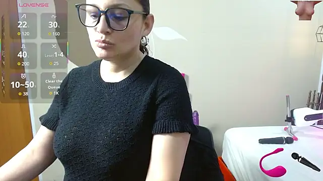 ScarletHott  online show from November 2025 06:29:02 PM