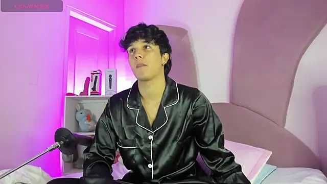 Leo Savage  online show from November 2025 03:51:02 AM