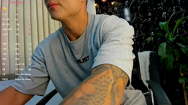 Snapshot of Alexander_ferre chatting on September 2025 01:49:01 PM Alexander ferre online show from September 2025 01:49:01 PM