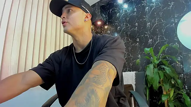 Snapshot of Alexander_ferre chatting on October 2025 01:00:01 PM Alexander ferre online show from October 2025 01:00:01 PM