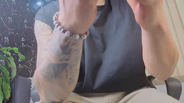 Snapshot of Alexander_ferre chatting on January 2026 01:16:01 PM Alexander ferre online show from January 2026 01:16:01 PM