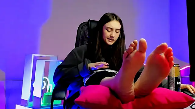 olivianorton online show from November 2025 03:34:01 PM