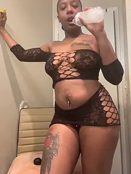 ObsessedWLyla online show from November 2025 07:41:01 AM