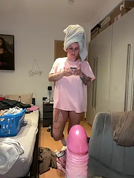 Snapshot of OliviaaFischer chatting on February 2026 05:39:02 PM OliviaaFischer online show from February 2026 05:39:02 PM