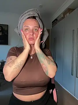 Snapshot of OliviaaFischer chatting on February 2026 04:38:01 PM OliviaaFischer online show from February 2026 04:38:01 PM