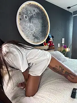 Sarajames online show from November 2025 06:19:02 PM