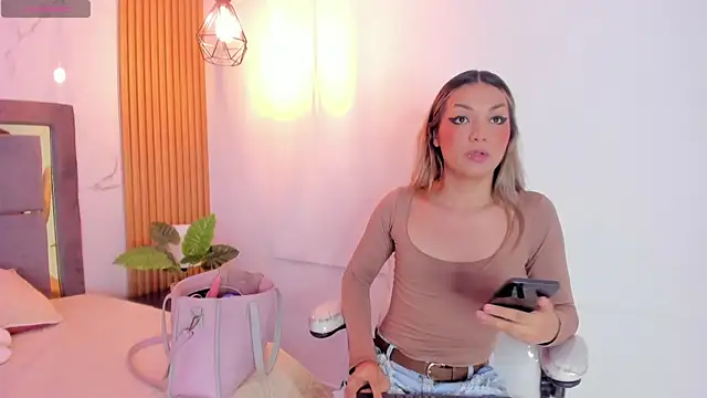 Doll Isa  online show from April 2026 08:28:02 PM