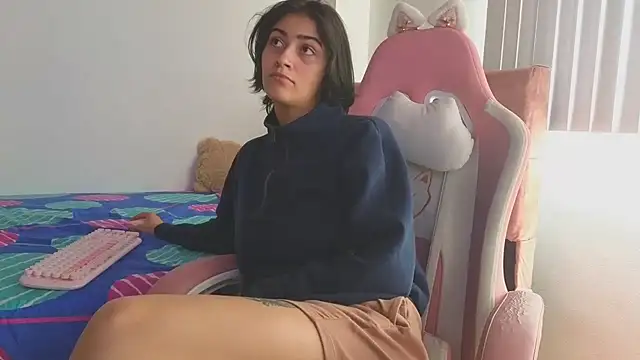 Crystal Star  online show from November 2025 01:34:02 PM