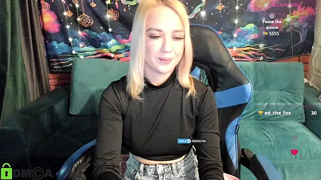 CrystalGirl99 online show from April 2026 07:13:02 AM