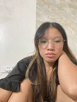 Snapshot of QueenLink chatting on September 2025 05:49:01 PM QueenLink online show from September 2025 05:49:01 PM