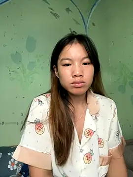 Snapshot of QueenLink chatting on October 2025 11:59:02 PM QueenLink online show from October 2025 11:59:02 PM