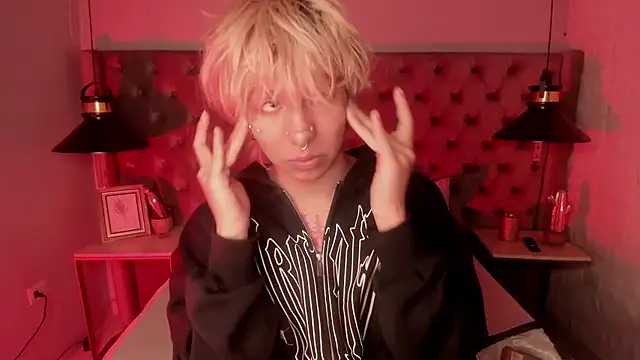 OliIverr22 online show from December 2025 02:56:02 PM