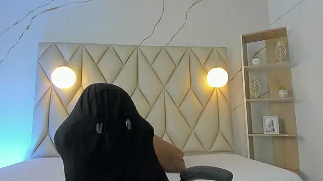 amandarabit online show from October 2025 01:44:01 PM