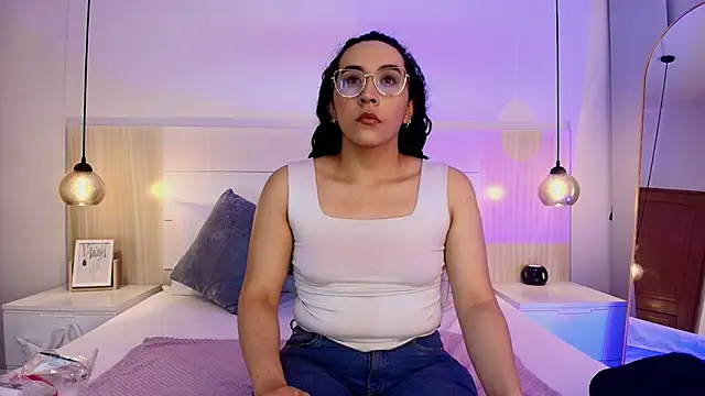 Snapshot of alehia_cute chatting on October 2025 09:03:01 PM alehia cute online show from October 2025 09:03:01 PM