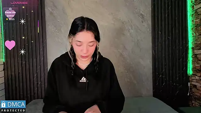 stepha   online show from December 2025 12:09:01 PM