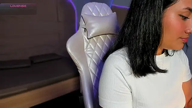 HannahMontgomery online show from December 2025 04:24:01 PM