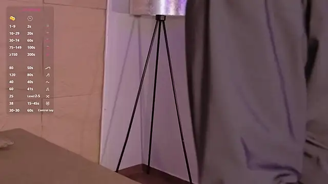 Snapshot of HannahMontgomery chatting on April 2026 04:18:01 PM HannahMontgomery online show from April 2026 04:18:01 PM