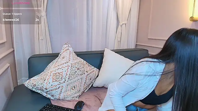 Nahomi key  online show from November 2025 07:45:02 PM