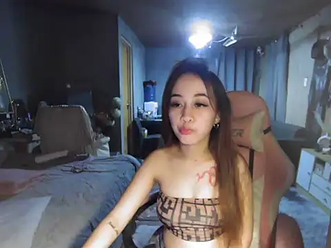 Snapshot of Yummiiieee28 chatting on October 2025 02:30:01 PM Yummiiieee28 online show from October 2025 02:30:01 PM