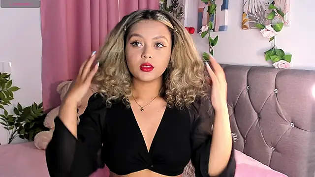 isajonnes18 online show from November 2025 11:40:01 PM