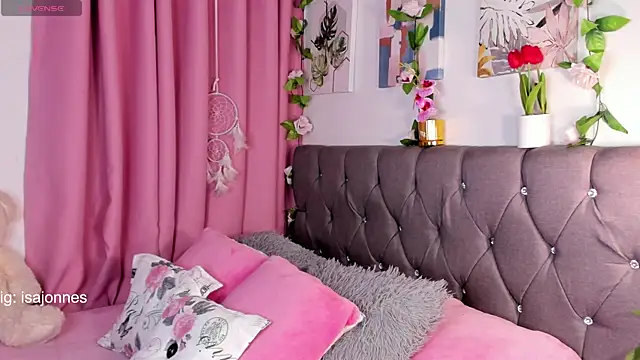 isajonnes18 online show from April 2026 06:52:01 PM