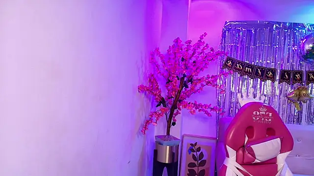 Anie johnson online show from December 2025 07:53:02 PM