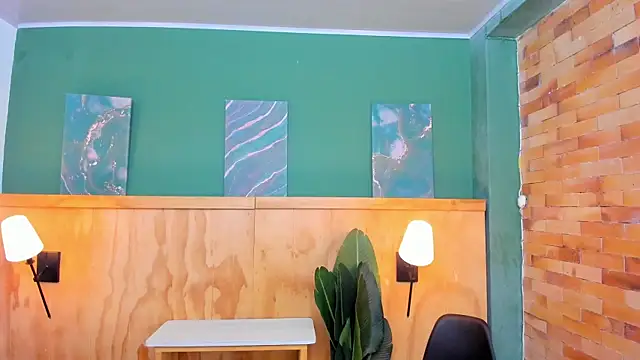 halleylorens online show from April 2026 05:08:02 PM