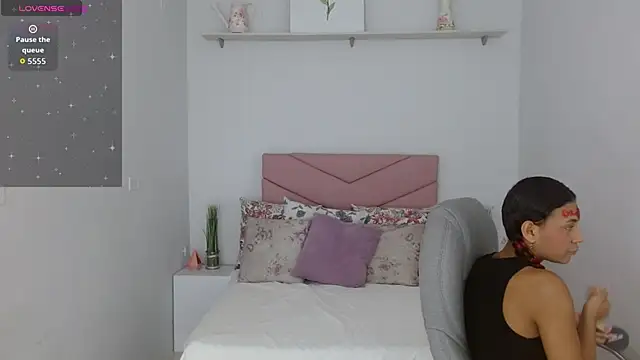 Snapshot of SarayVega_ chatting on October 2025 07:37:01 PM SarayVega online show from October 2025 07:37:01 PM