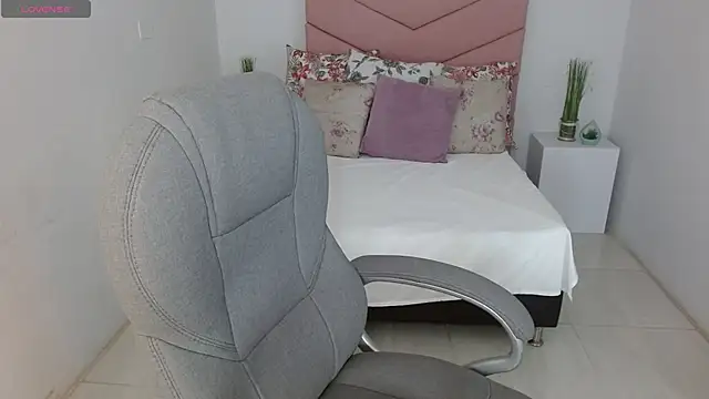 Snapshot of SarayVega_ chatting on November 2025 07:13:02 PM SarayVega online show from November 2025 07:13:02 PM