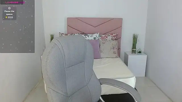 Snapshot of SarayVega_ chatting on November 2025 07:14:01 PM SarayVega online show from November 2025 07:14:01 PM