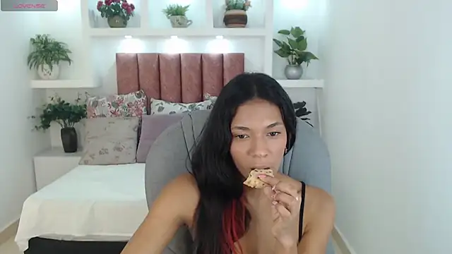 Snapshot of SarayVega_ chatting on November 2025 08:19:01 PM SarayVega online show from November 2025 08:19:01 PM