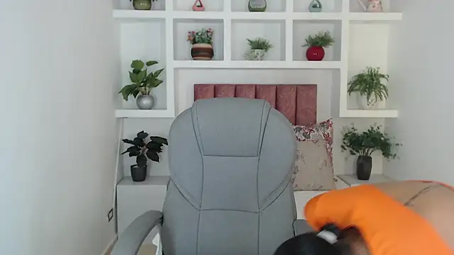 Snapshot of SarayVega_ chatting on December 2025 07:41:01 PM SarayVega online show from December 2025 07:41:01 PM