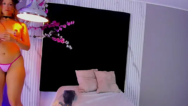 MONIK FOX CR online show from October 2025 07:37:02 PM