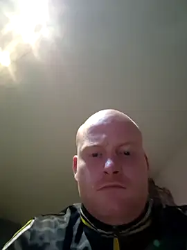 svenni2525 online show from October 2025 03:18:02 AM