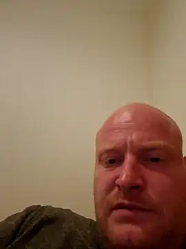 svenni2525 online show from October 2025 01:24:02 AM