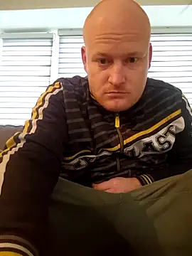 svenni2525 online show from December 2025 10:35:01 AM