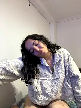 Snapshot of aliceclair_ chatting on October 2025 06:01:01 AM aliceclair  online show from October 2025 06:01:01 AM