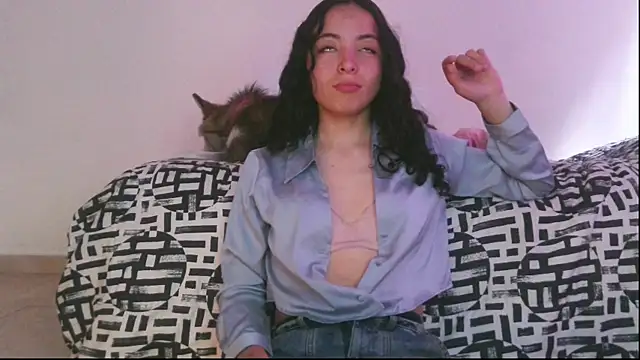 Snapshot of aliceclair_ chatting on October 2025 08:04:02 PM aliceclair  online show from October 2025 08:04:02 PM