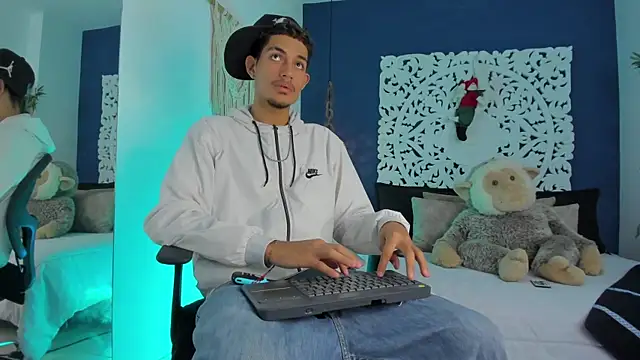 Snapshot of Adonis_WB chatting on November 2025 08:51:01 PM Adonis WB online show from November 2025 08:51:01 PM