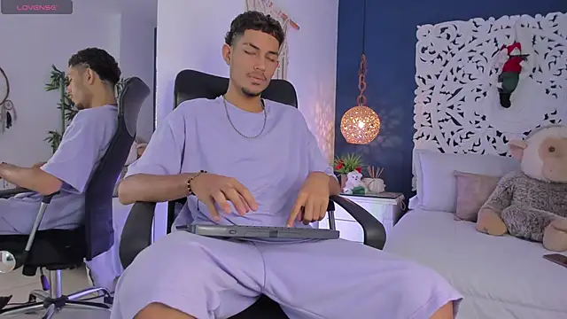 Snapshot of Adonis_WB chatting on November 2025 10:09:01 PM Adonis WB online show from November 2025 10:09:01 PM