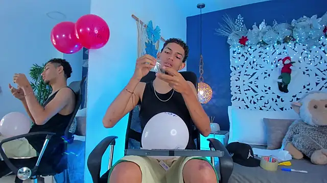 Snapshot of Adonis_WB chatting on November 2025 09:06:01 PM Adonis WB online show from November 2025 09:06:01 PM